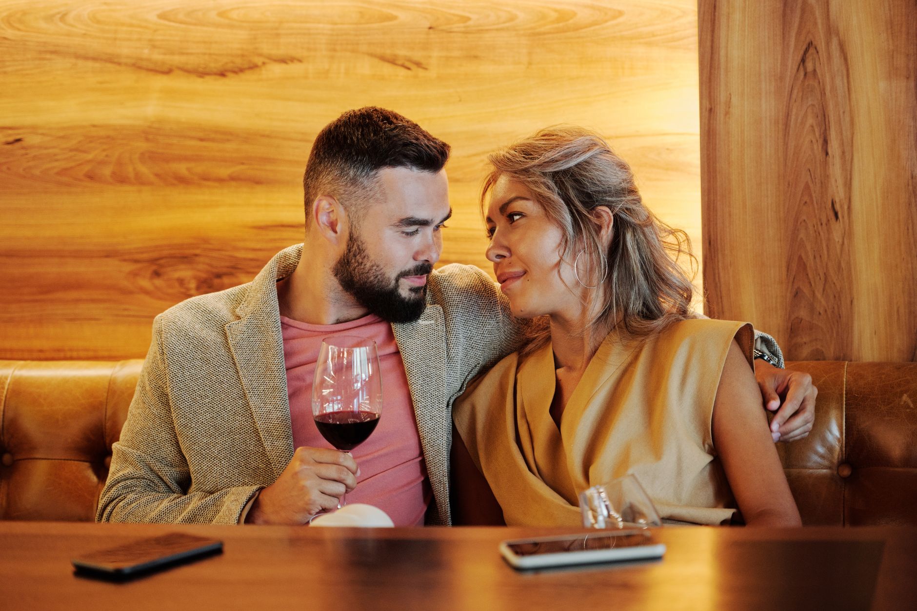 Date Night Restaurants Near Bawtry for Food, Drinks and Atmosphere — The White Bear Pub